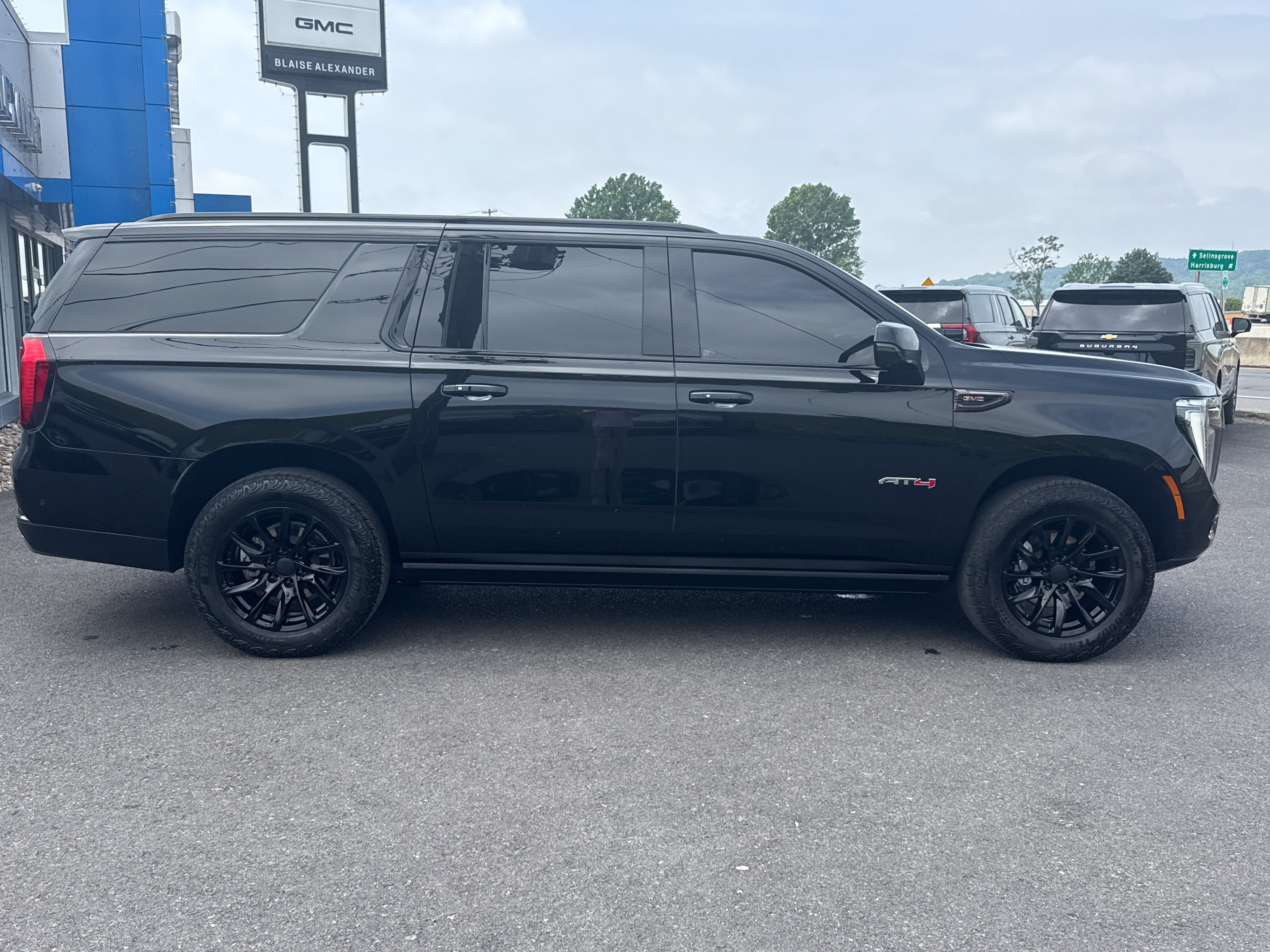 Used 2025 GMC Yukon XL AT4 Ultimate w/ LPO, Floor Liner Package AWD/4WD image 2