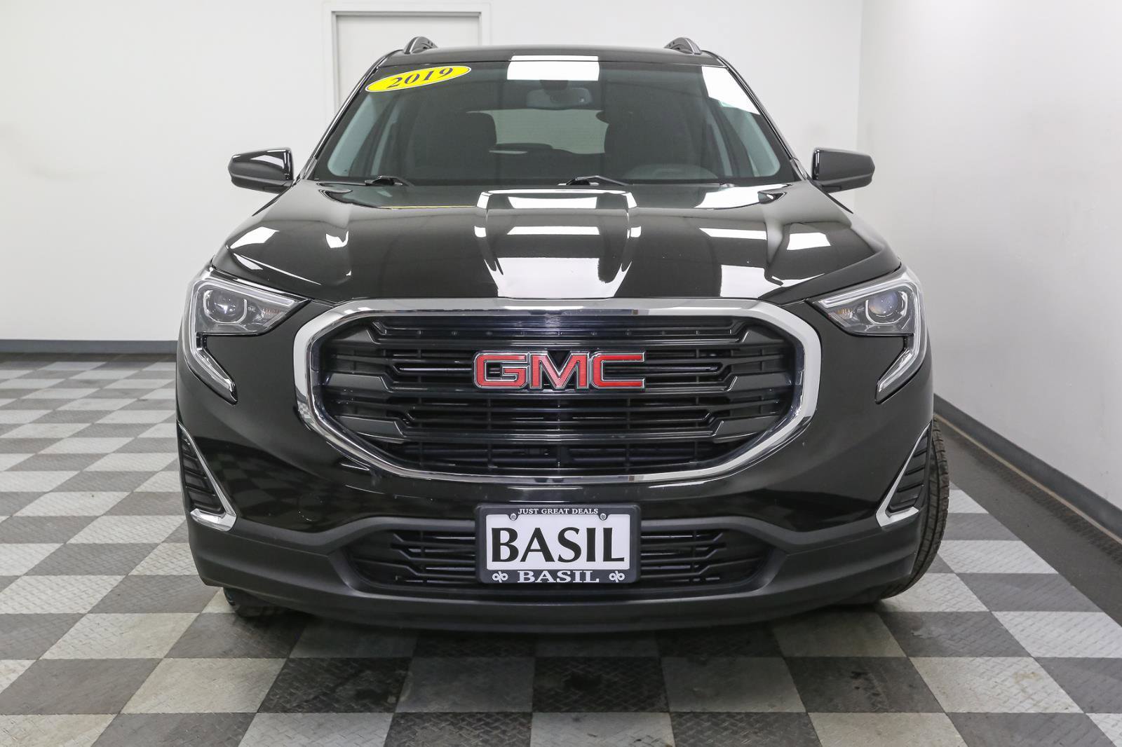 Used 2019 GMC Terrain SLE w/ Driver Convenience Package image 3
