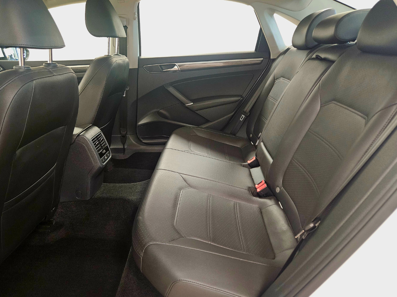 Used 2018 Volkswagen Passat 2.0T SE image 28