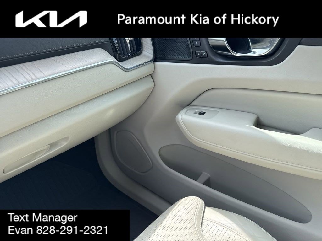 Used 2022 Volvo XC60 T8 Inscription image 28