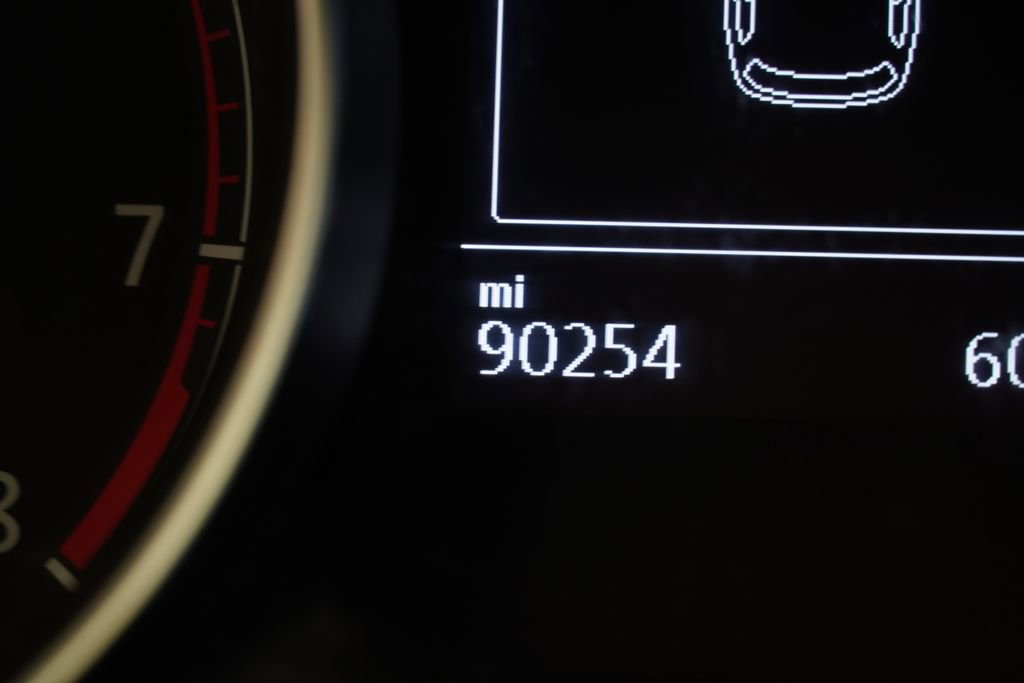 Used 2017 Volkswagen Golf Alltrack image 9