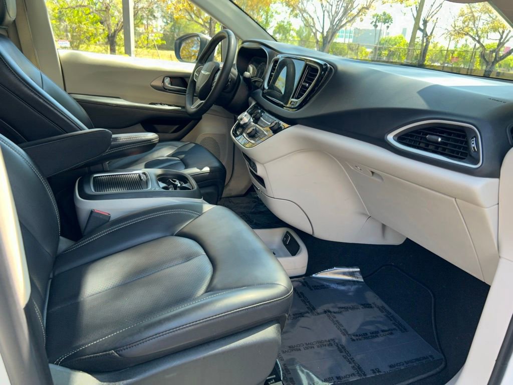 Certified 2023 Chrysler Pacifica Touring-L FWD image 32