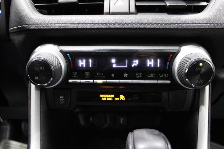 Used 2021 Toyota RAV4 LE image 34