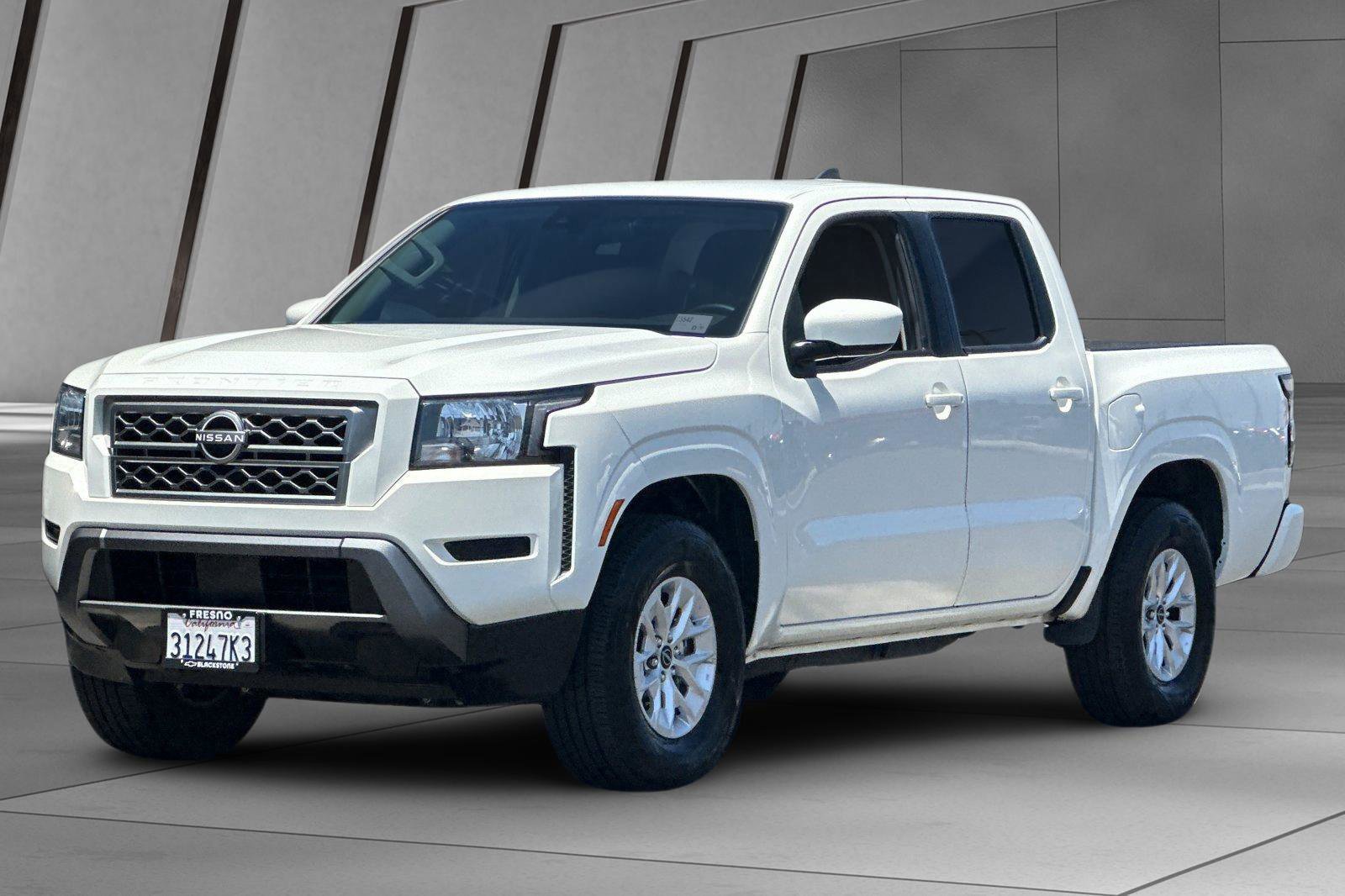 Used 2024 Nissan Frontier SV image 8