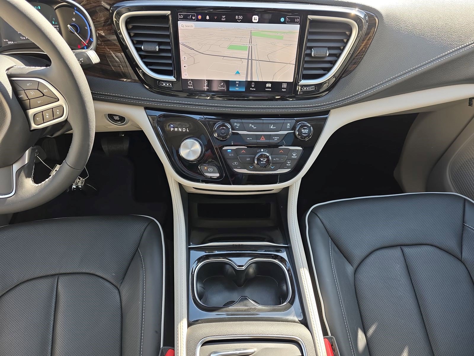 Used 2023 Chrysler Pacifica Limited w/ Uconnect Theater Family Group FWD image 9