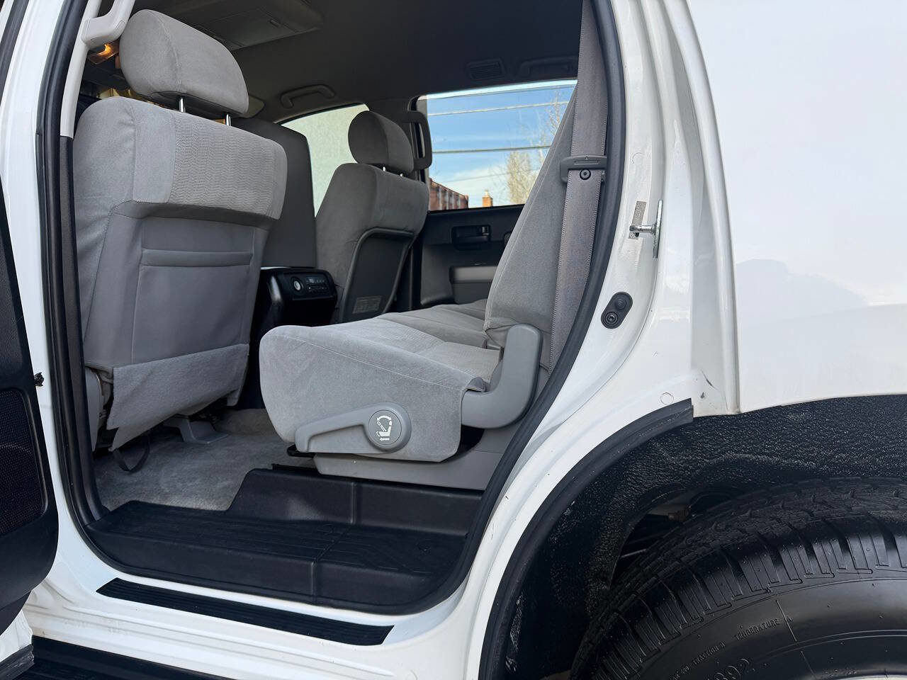 Used 2008 Toyota Sequoia SR5 image 20