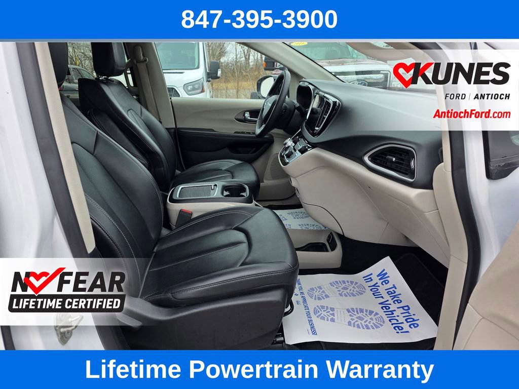 Used 2024 Chrysler Pacifica Touring-L FWD image 33