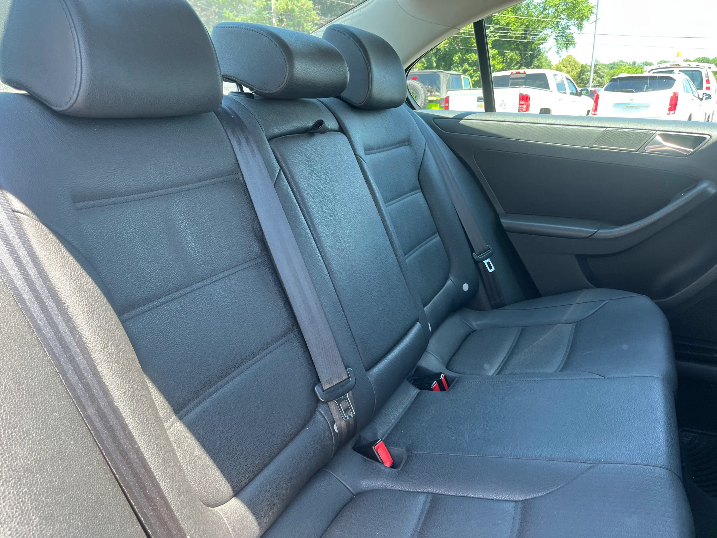 Used 2011 Volkswagen Jetta SE FWD image 15