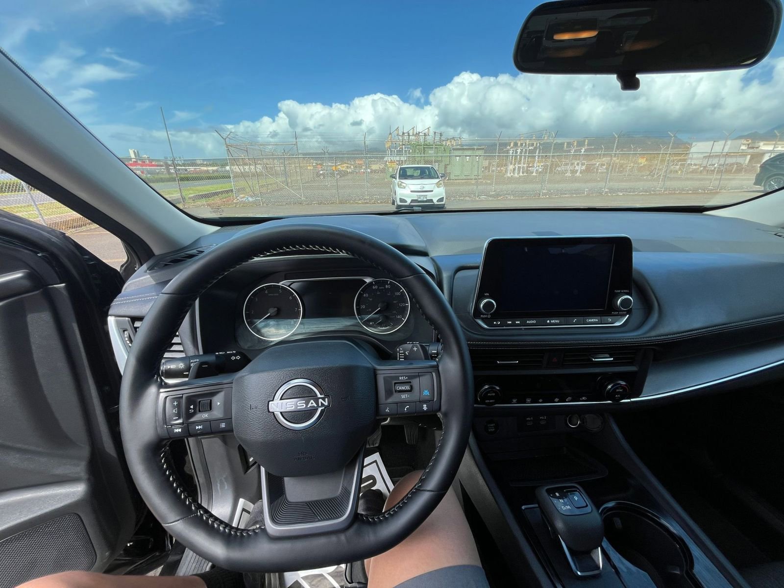 Used 2025 Nissan Rogue SV image 31