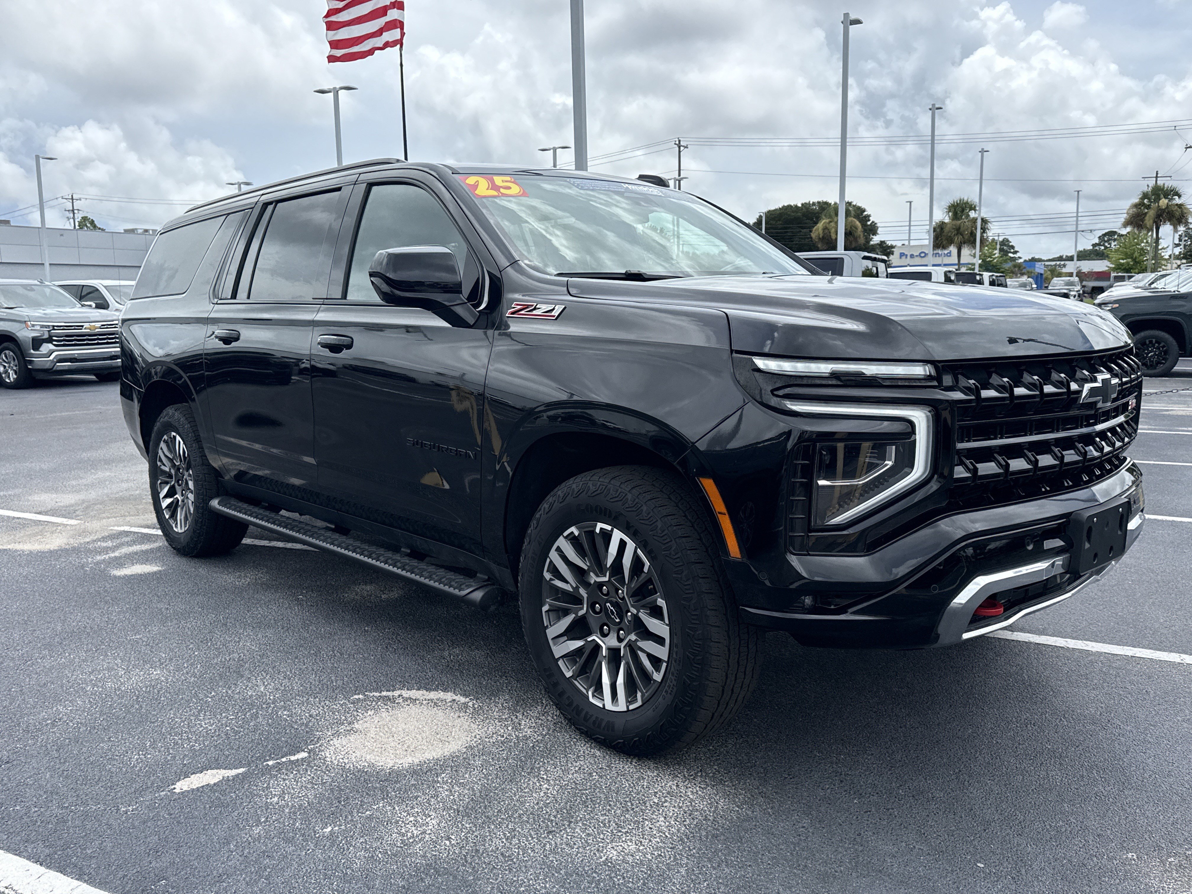 Used 2025 Chevrolet Suburban Z71 AWD/4WD image 7