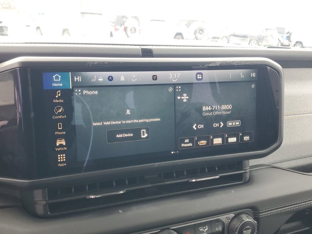 Used 2025 Jeep Wrangler Unlimited Sahara w/ Safety Group image 19