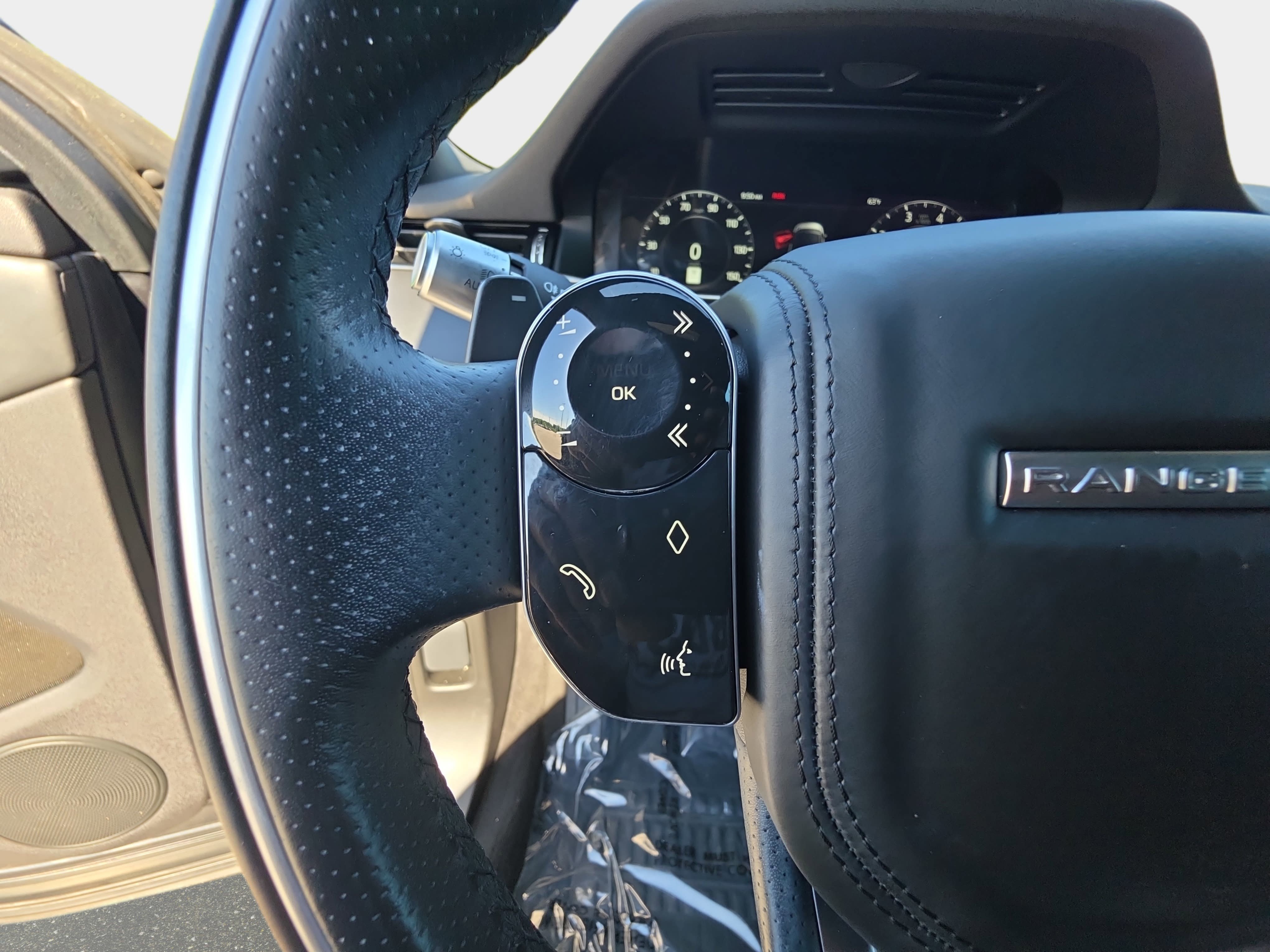 Certified 2020 Land Rover Range Rover Evoque R-Dynamic HSE AWD/4WD image 17