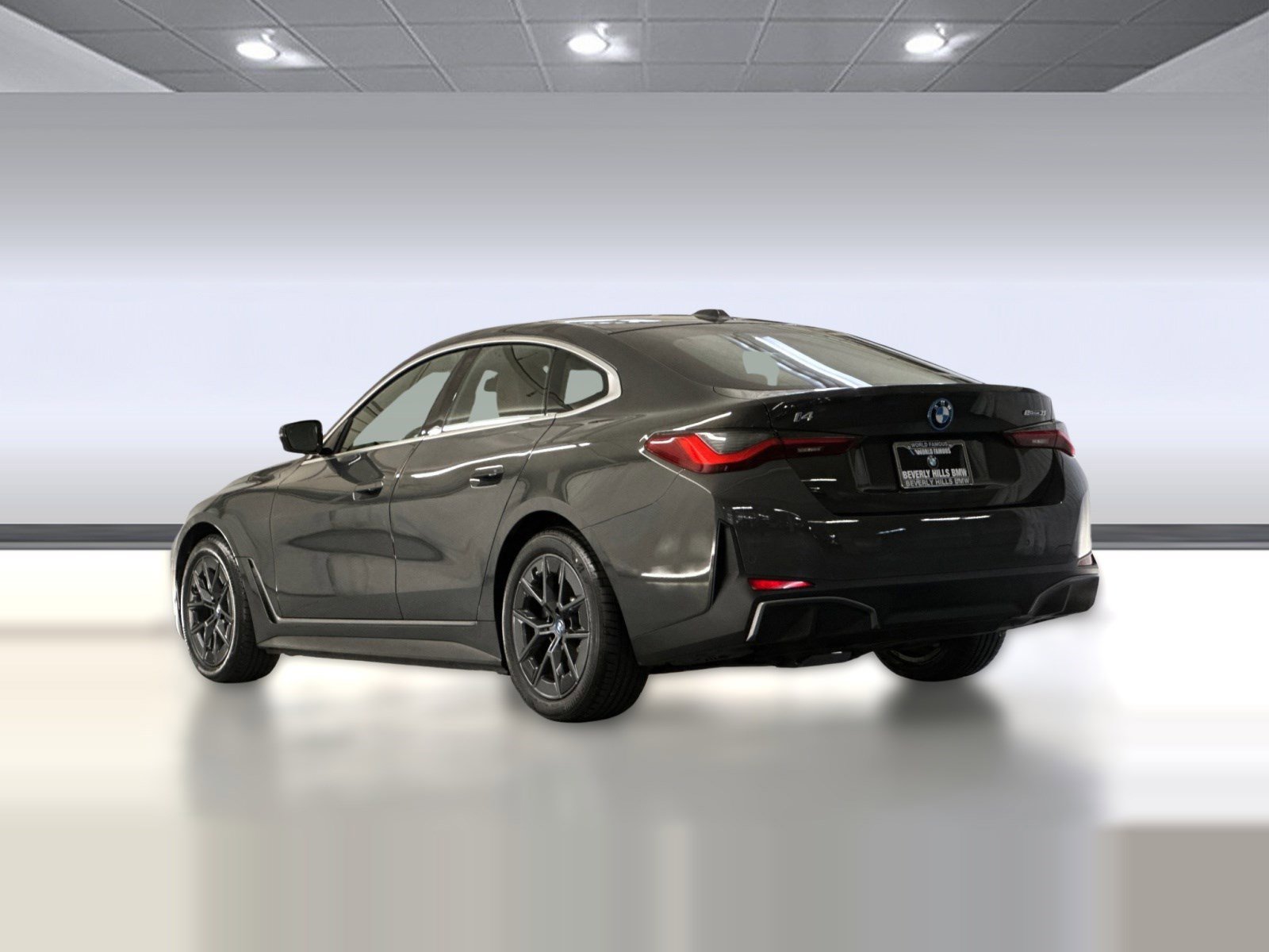 Used 2023 BMW i4 eDrive35 image 3