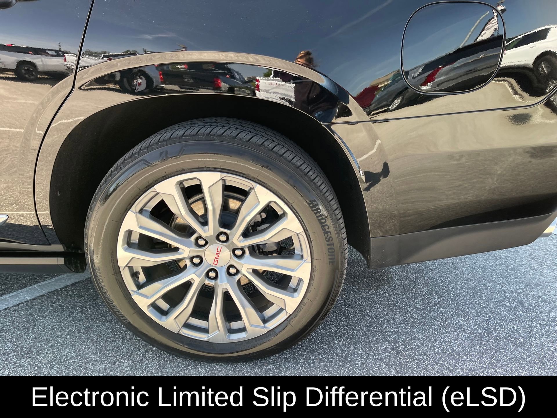 Used 2023 GMC Yukon Denali w/ Denali Reserve Package image 9