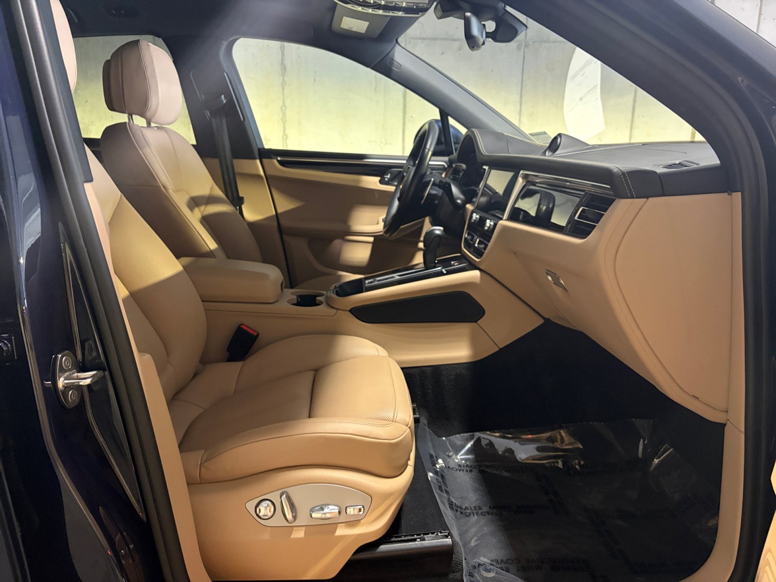 Certified 2023 Porsche Macan Turbo AWD/4WD image 26