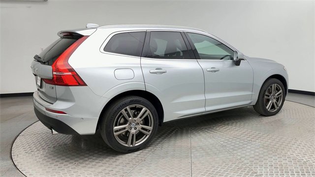 Used 2018 Volvo XC60 T6 Momentum w/ Convenience Package image 2