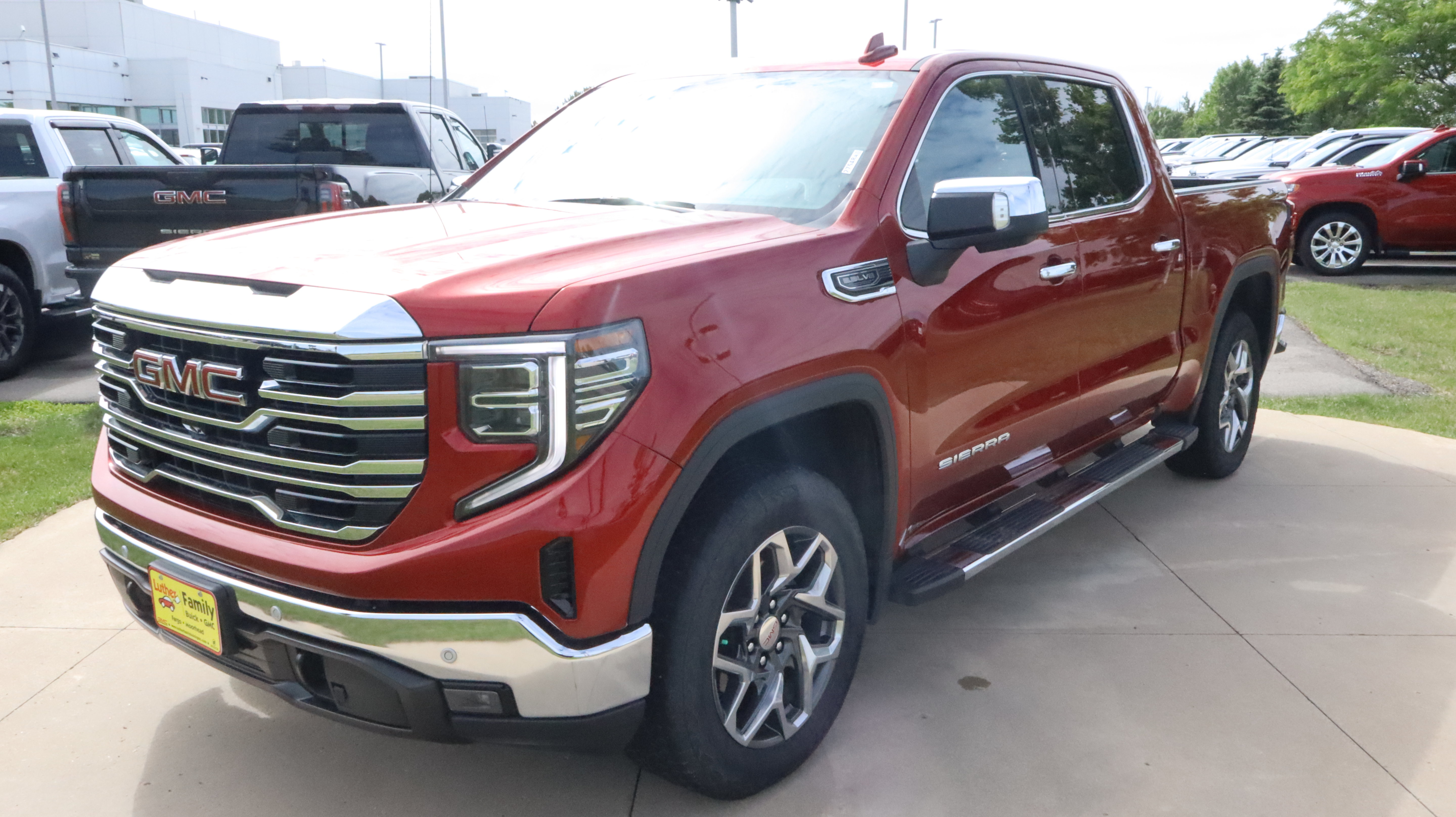 Used 2024 GMC Sierra 1500 SLT w/ SLT Premium Plus Package AWD/4WD image 3