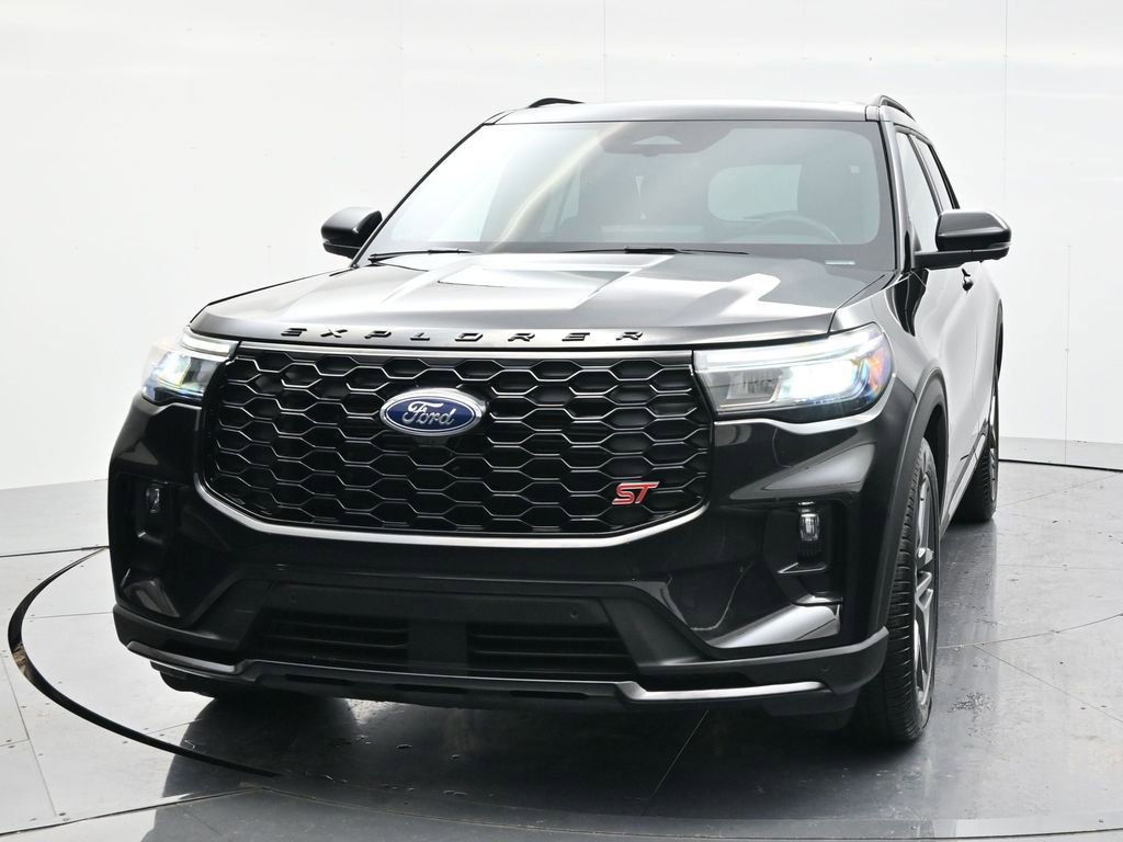 Used 2025 Ford Explorer ST w/ Sun And Sound Package AWD/4WD image 2