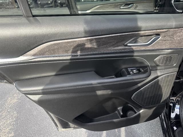 Used 2023 Jeep Grand Cherokee L Overland image 16