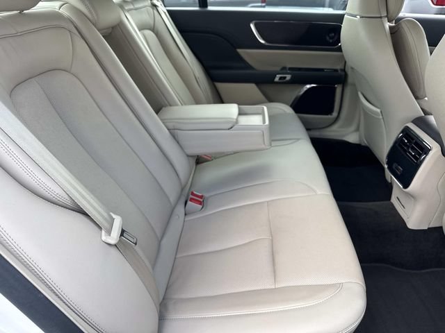 Used 2018 Lincoln Continental Select w/ Continental Climate Package FWD image 13