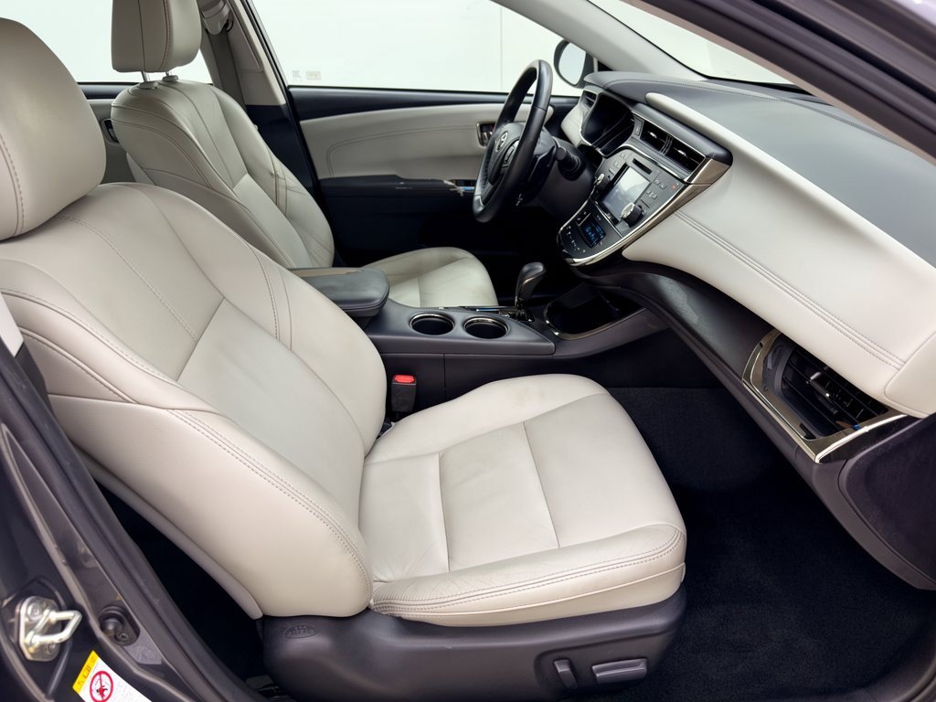 Used 2016 Toyota Avalon XLE FWD image 30