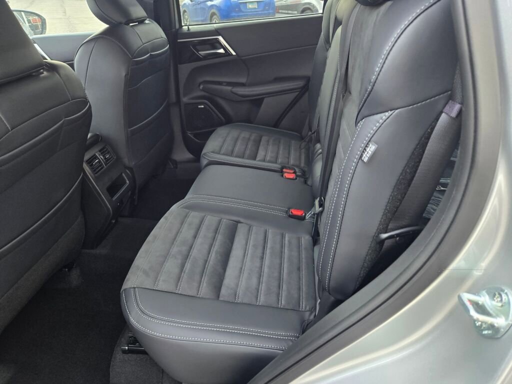 New 2026 Mitsubishi Outlander SE AWD/4WD image 12