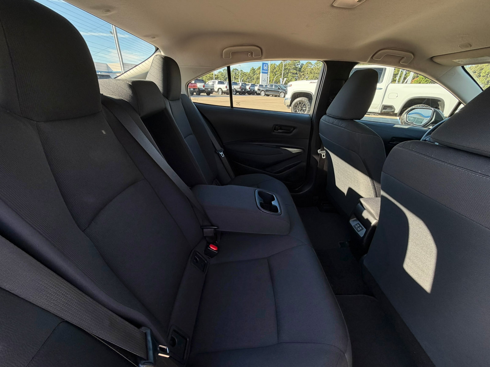 Used 2025 Toyota Corolla LE FWD image 30