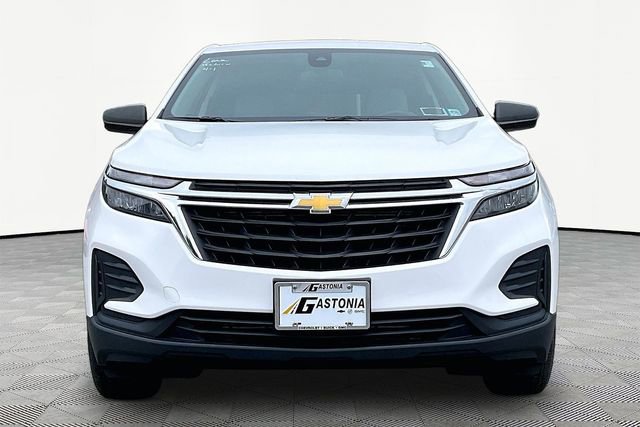 Used 2022 Chevrolet Equinox LS w/ LS Convenience Package FWD image 2