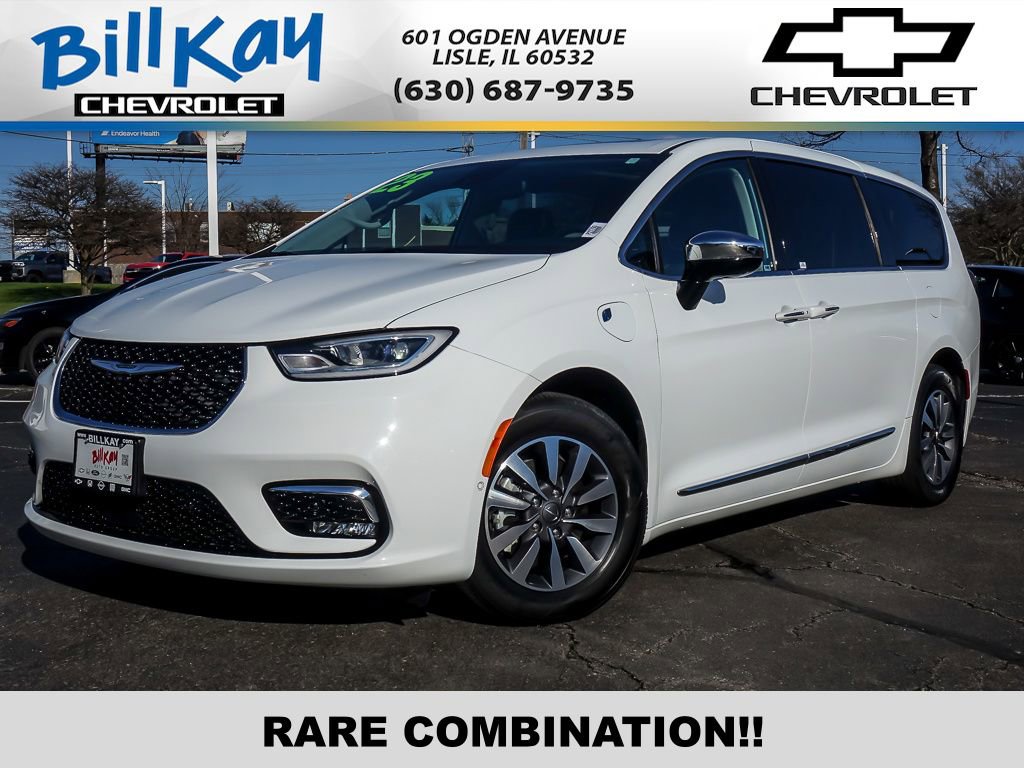 Used 2023 Chrysler Pacifica Limited image 1