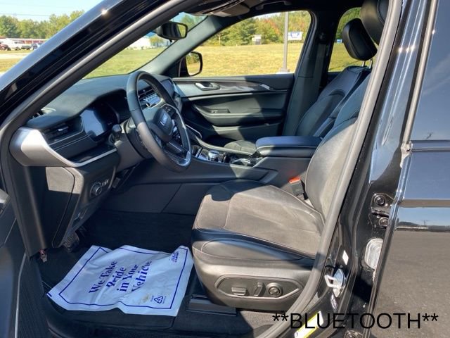 Used 2022 Jeep Grand Cherokee L Laredo image 10