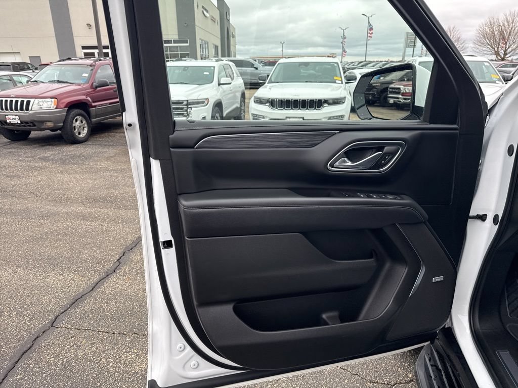 Used 2024 GMC Yukon SLT AWD/4WD image 11