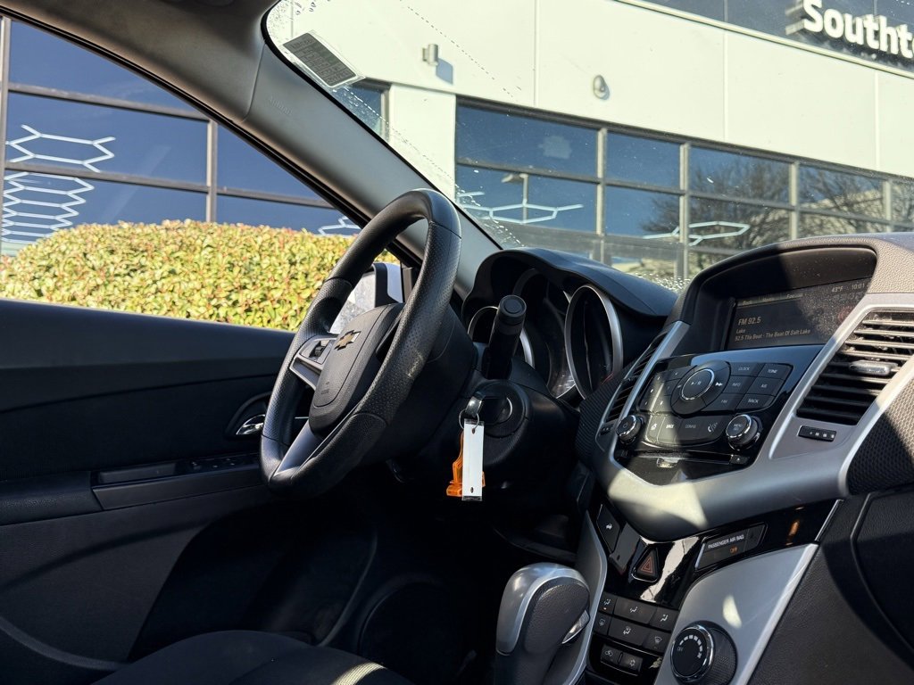 Used 2016 Chevrolet Cruze LT w/ Technology Package image 27