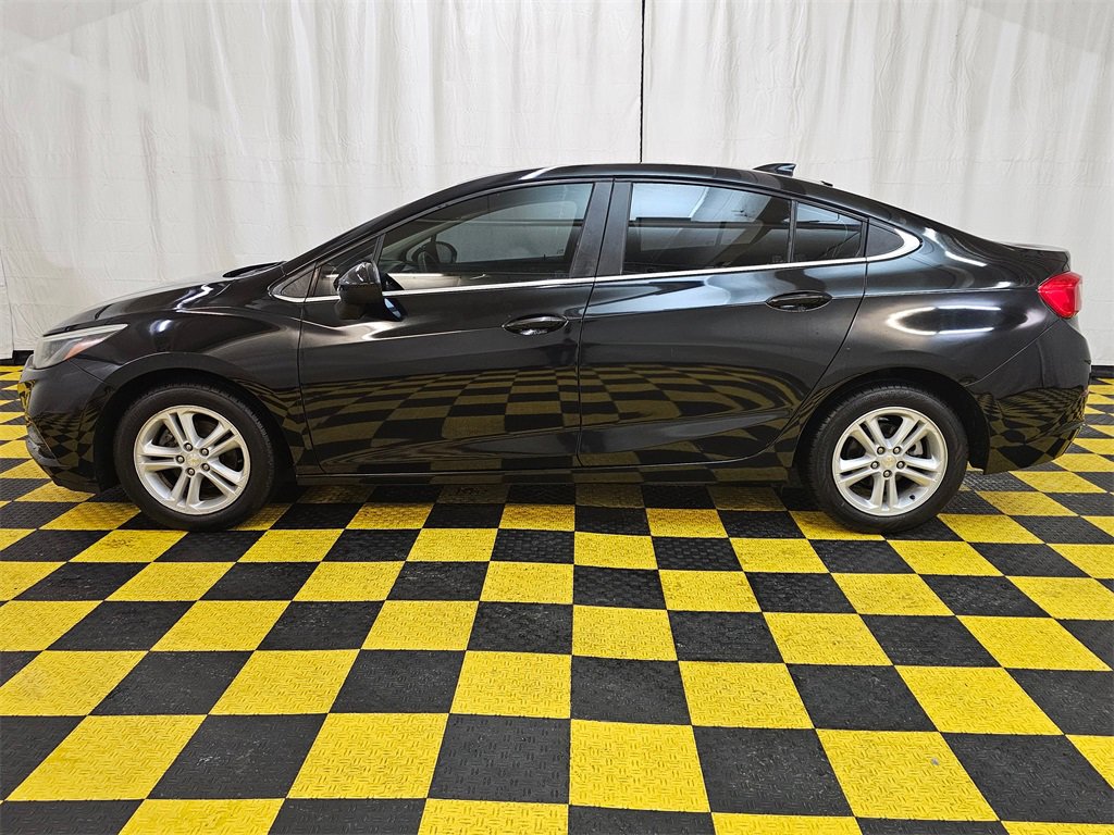Used 2017 Chevrolet Cruze LT image 6