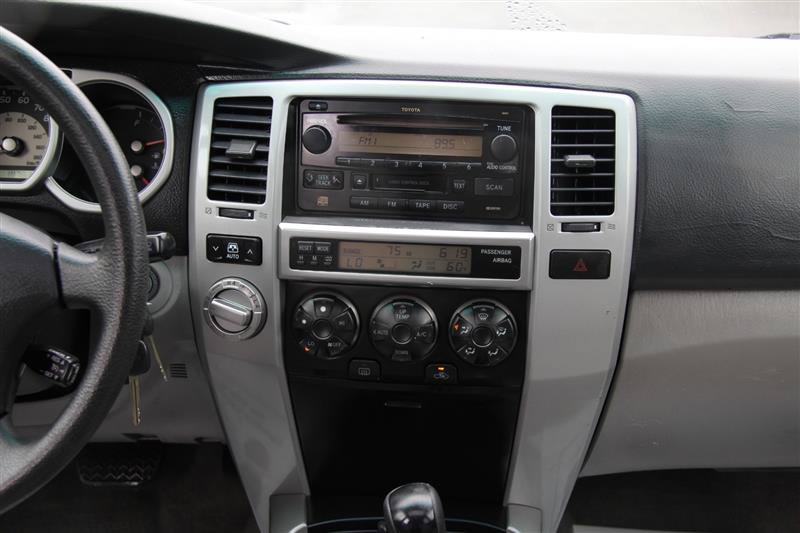 Used 2005 Toyota 4Runner SR5 AWD/4WD image 27