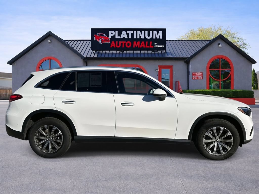 Used 2024 Mercedes-Benz GLC 300 4MATIC image 2