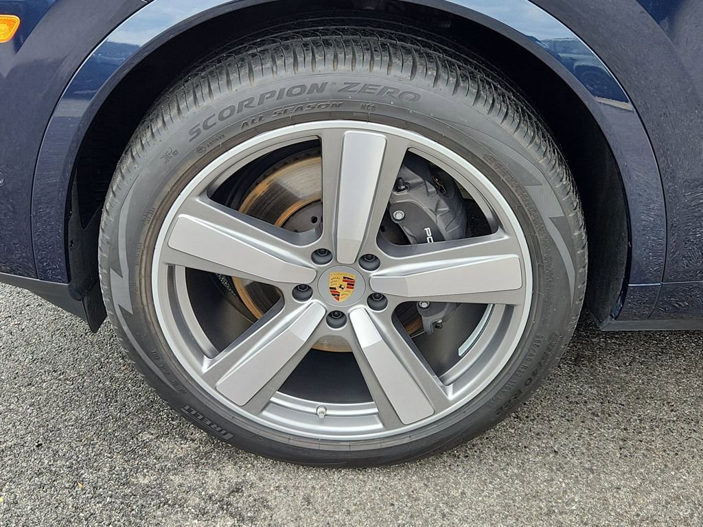 Used 2024 Porsche Cayenne Coupe image 9