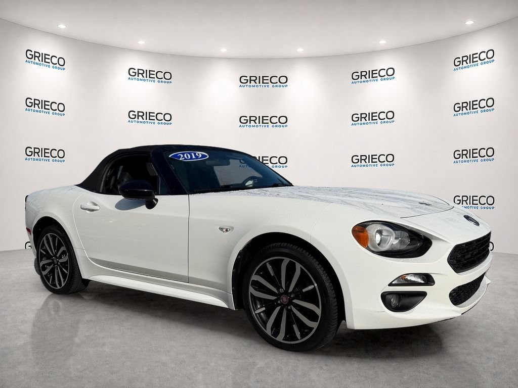 Used 2019 FIAT 124 Spider RWD image 1