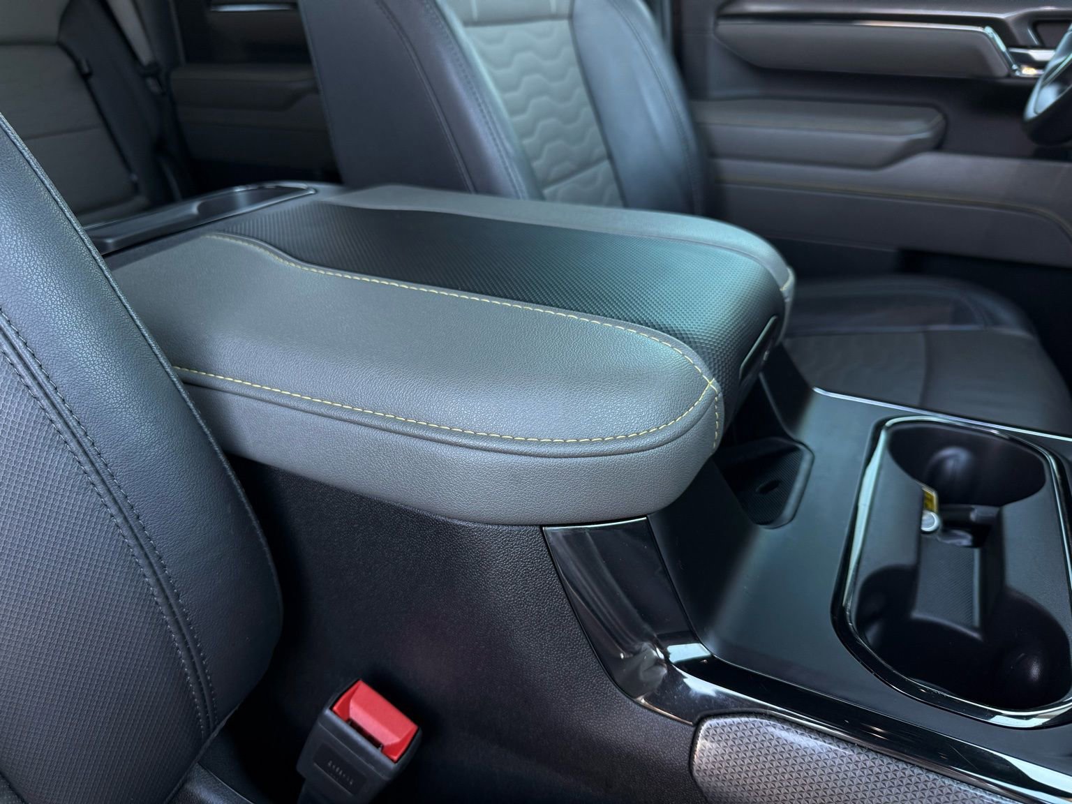 Used 2024 Chevrolet Silverado 2500 ZR2 w/ Technology Package image 32