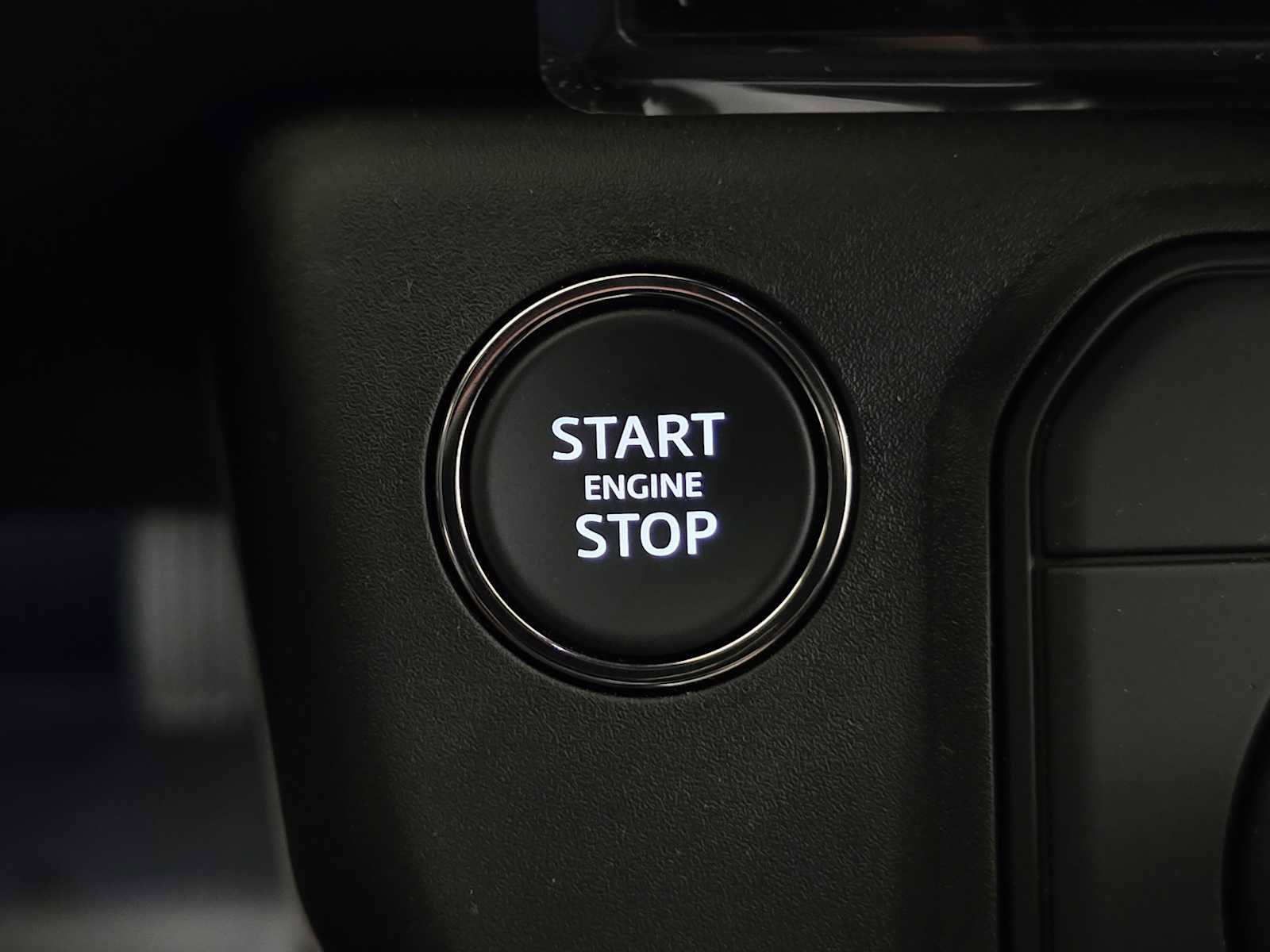 New 2026 Land Rover Defender 130 X-Dynamic SE image 32
