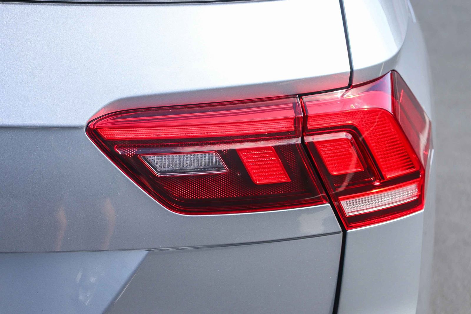 Used 2024 Volkswagen Tiguan SE FWD image 8