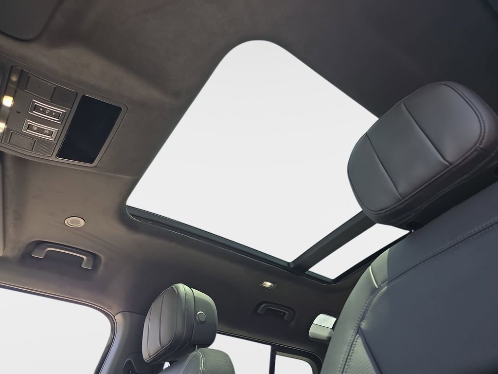 New 2026 Land Rover Defender 110 X AWD/4WD image 30