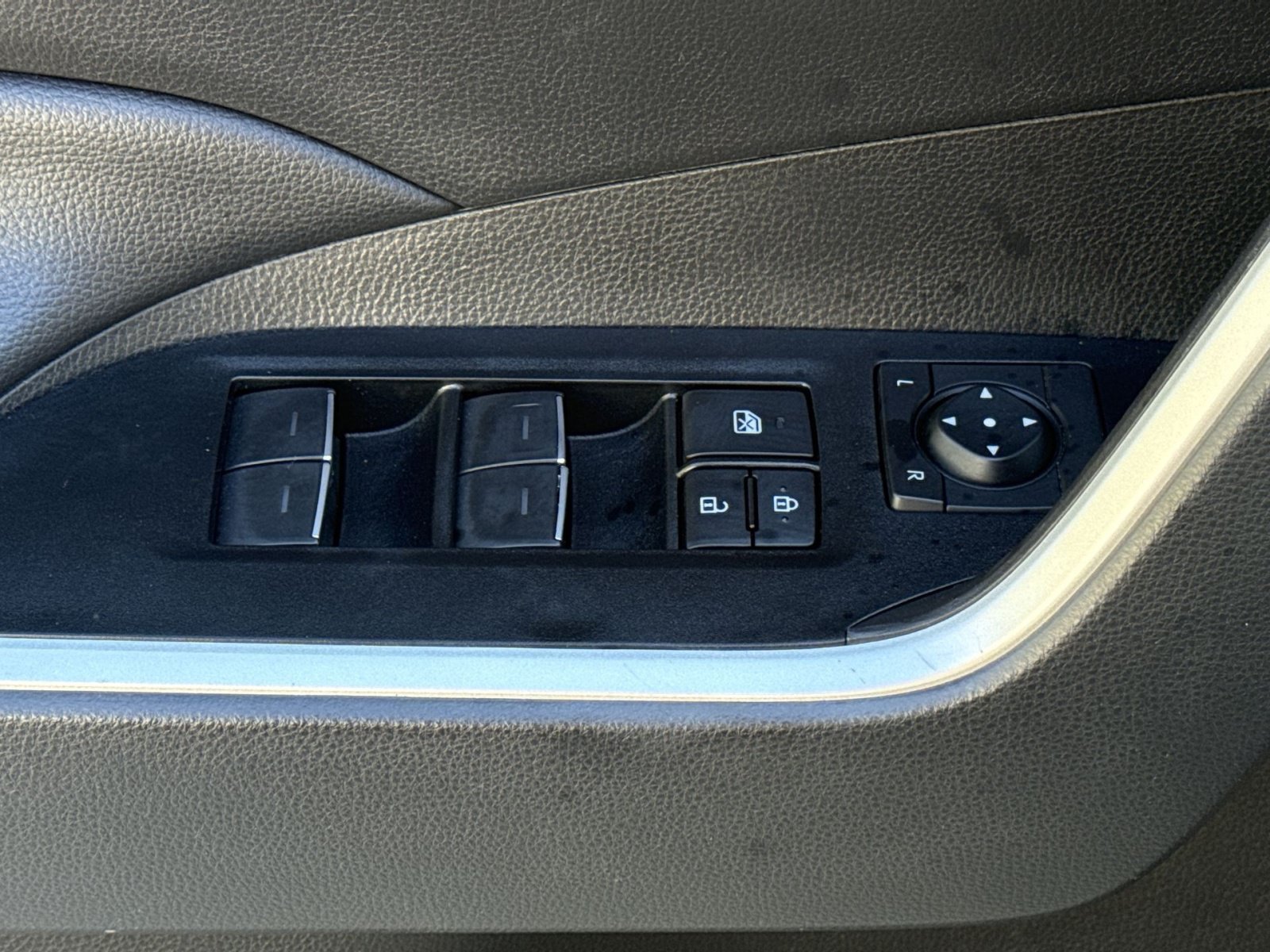 Used 2025 Toyota RAV4 XLE w/ Convenience Package AWD/4WD image 15