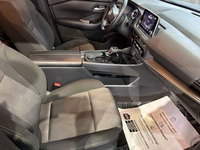 Certified 2025 Nissan Rogue SV image 33