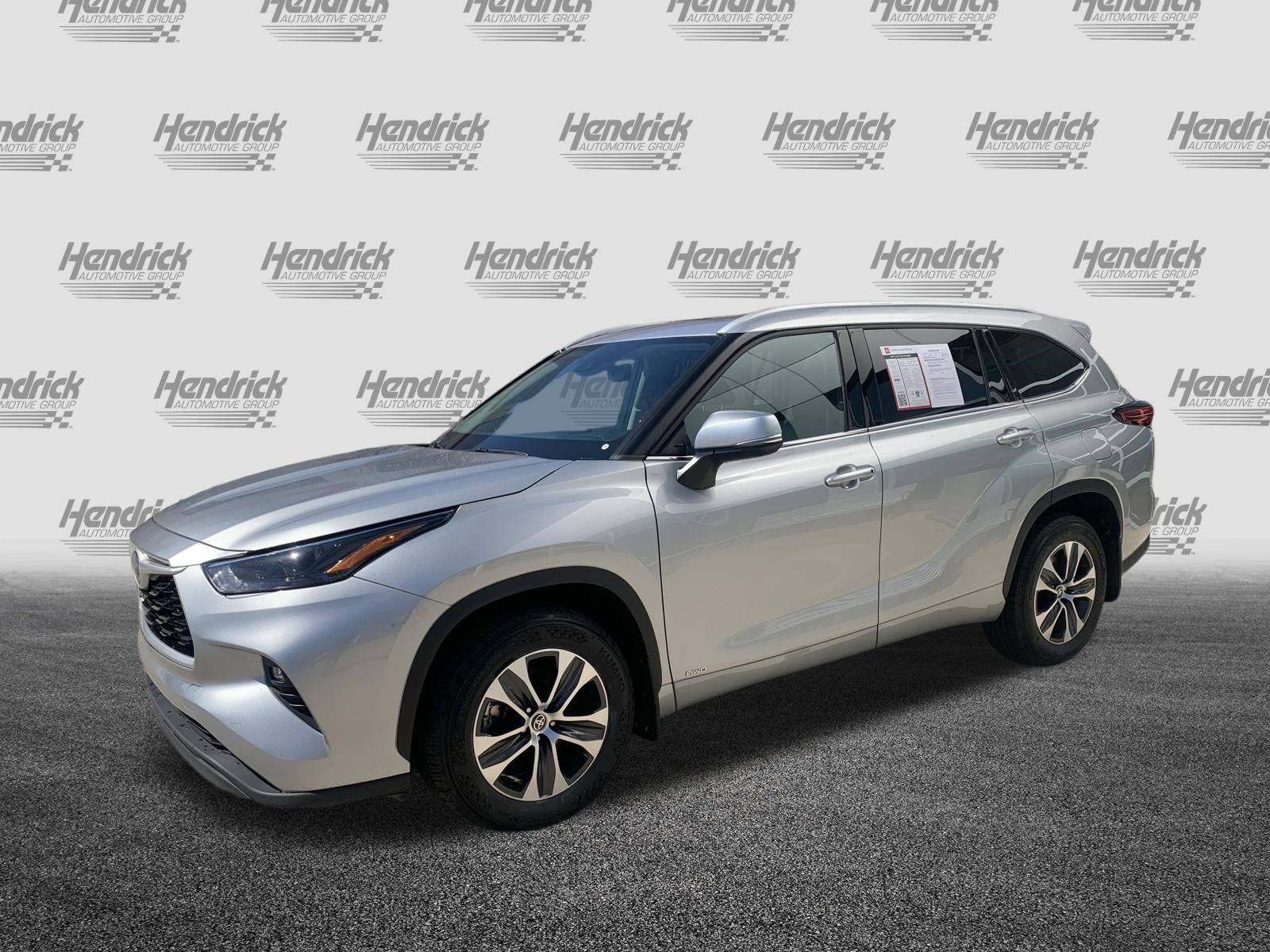 Used 2022 Toyota Highlander XLE image 3