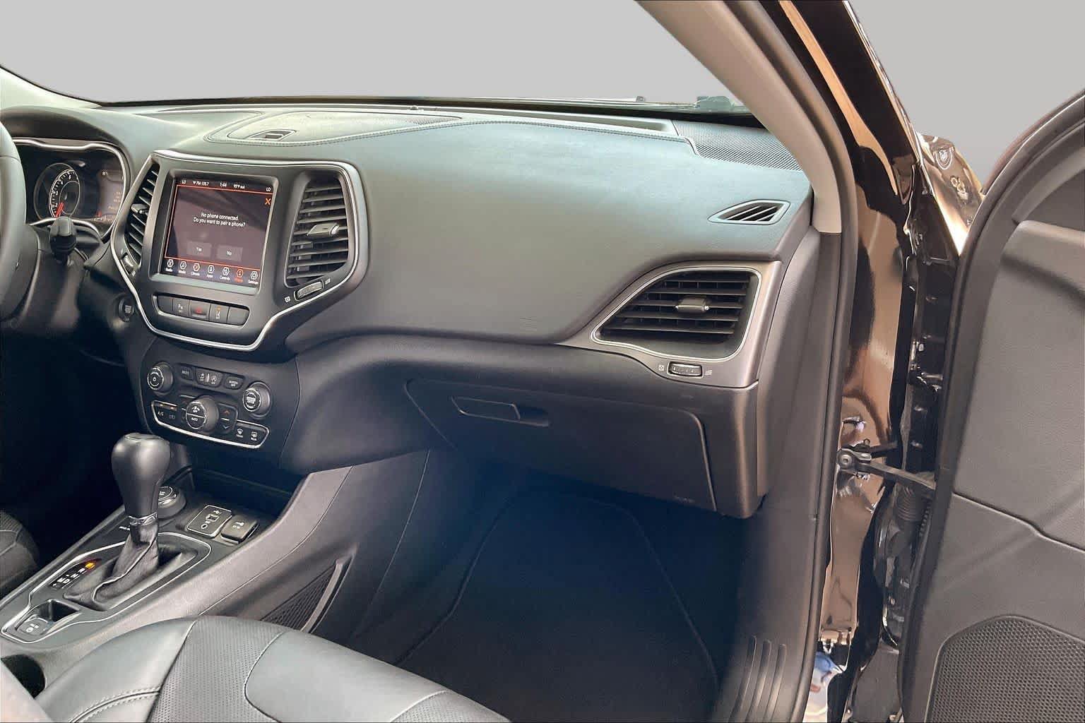 Used 2021 Jeep Cherokee Latitude Lux w/ Comfort/Convenience Group AWD/4WD image 17