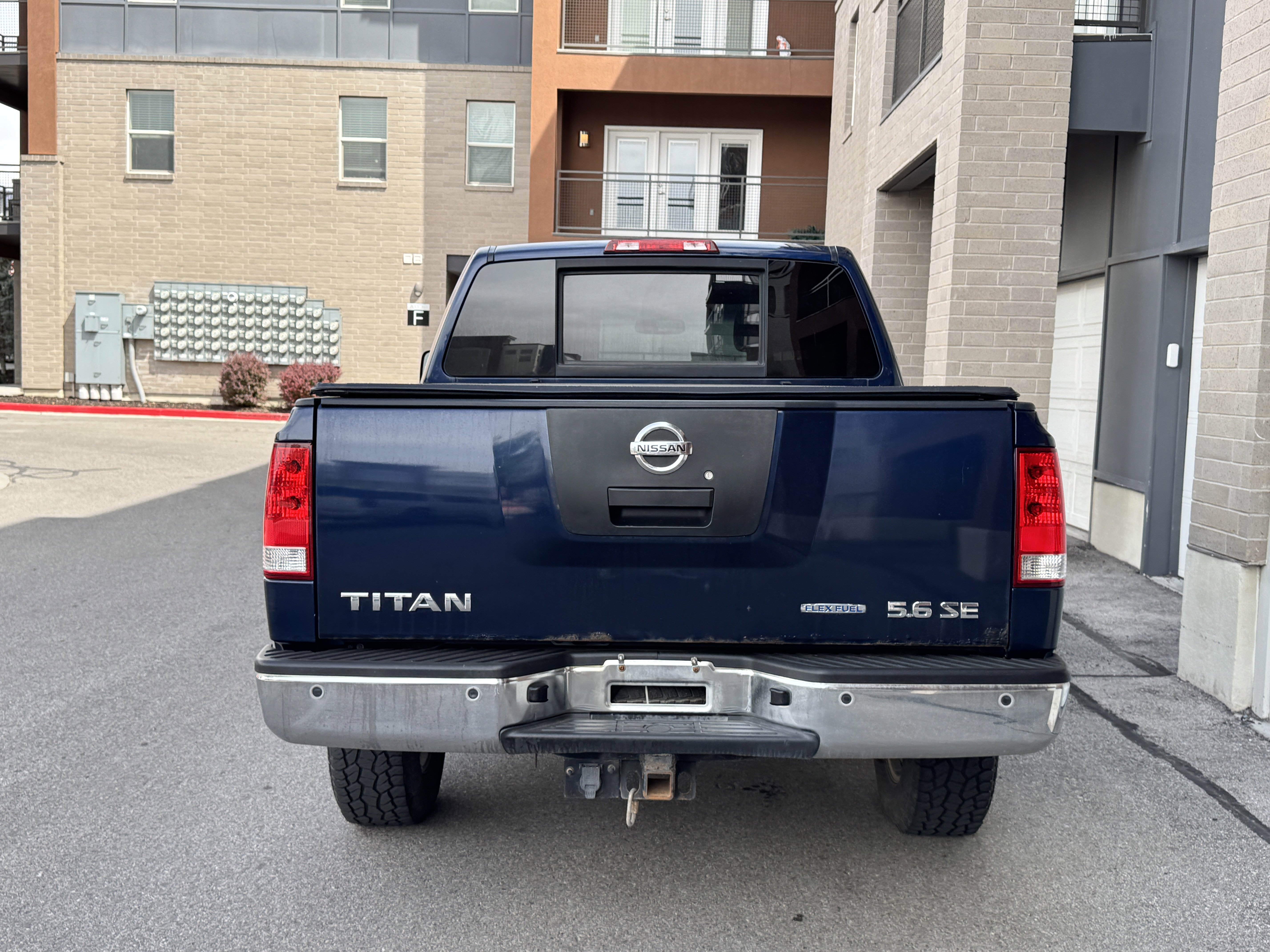 Used 2010 Nissan Titan SE w/ SE Value Truck Pkg AWD/4WD image 4