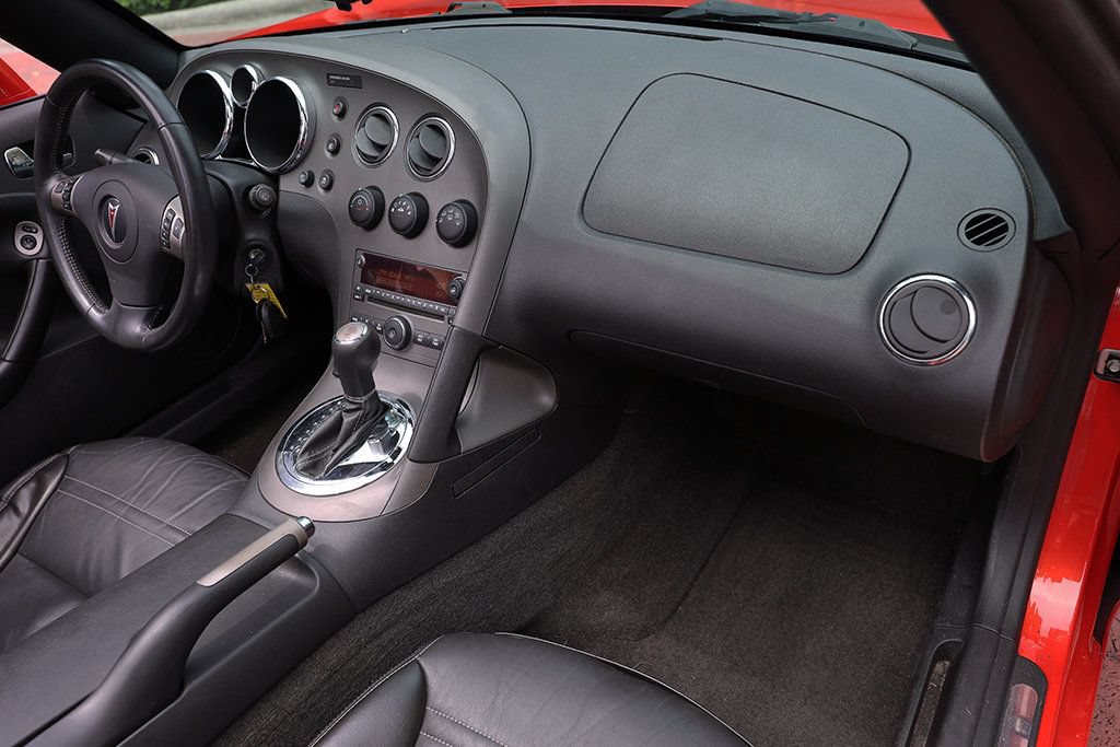 Used 2008 Pontiac Solstice GXP w/ Premium Package RWD image 38