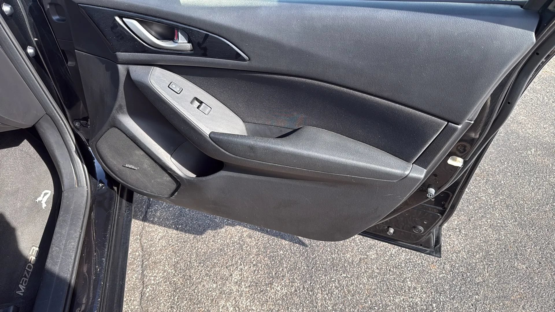Used 2014 MAZDA MAZDA3 i Touring w/ Technology Package FWD image 17