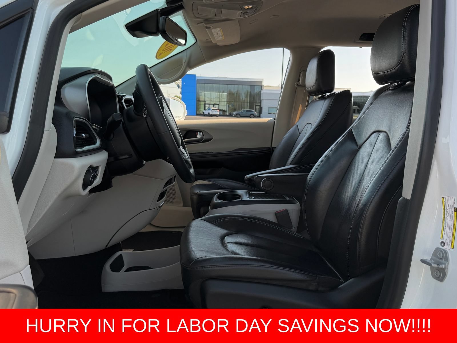 Used 2022 Chrysler Pacifica Touring-L FWD image 11