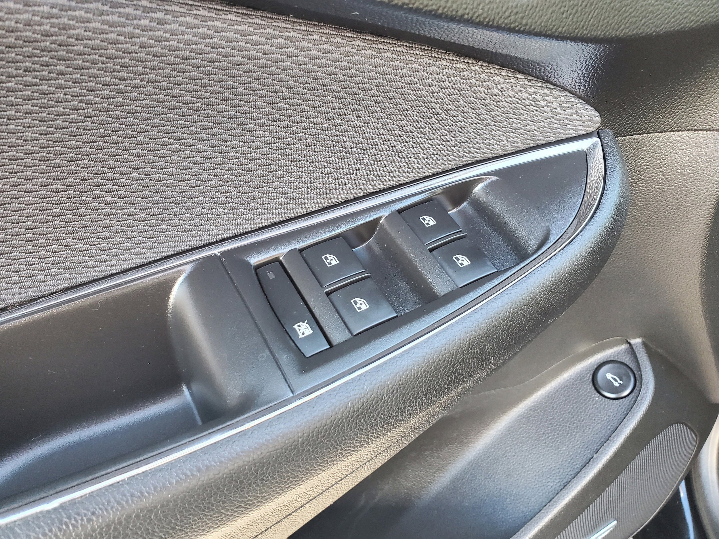 Used 2018 Chevrolet Cruze LT FWD image 25